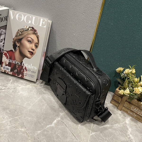 ルイヴィトンバッグ背面デザイン